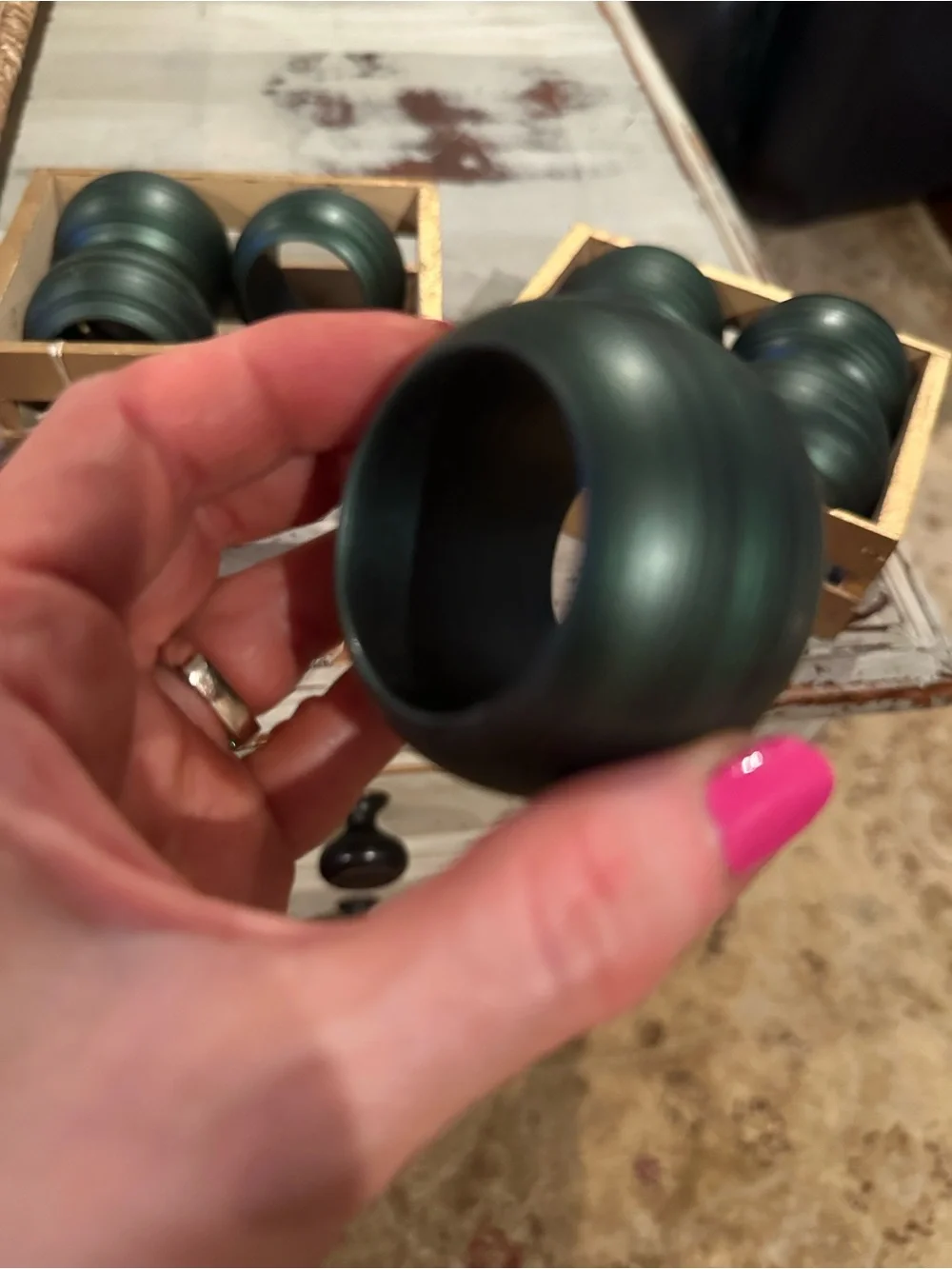 Pier 1 Set of 8 Green Napkin Rings NWT Wood Display Crates Table Decor classic